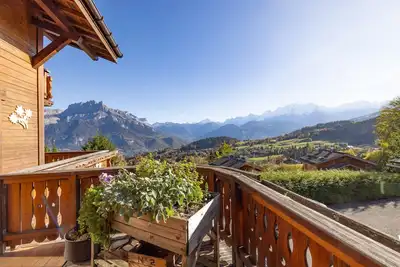 Image de Maison d'hôtes 'Chambre D'hôte Dans Un Chalet' avec vue sur la montagne, terrasse partagée et Wi-Fi