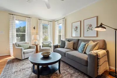 Image de Hilltop cottage -  Midtown Raleigh - pet friendly