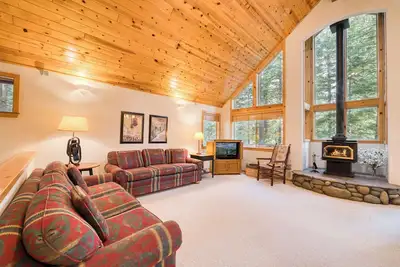 Image de Monthly Rental - Rosepine Retreat by Tahoe Getaways- 3br at Tahoe Donner