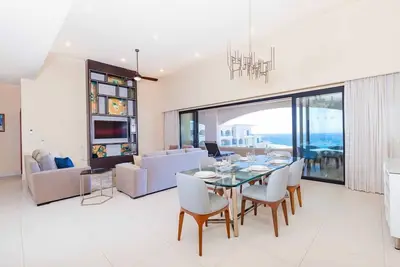 Image de 🌞🏖️ BeachFront Resort 3bof Condo With 😋 Opt 4 All-Inclusive 𝕏 @MyBeachSuites