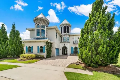 The Small World Castle | Marvelous 8br Castle with Luxurious Large Pool