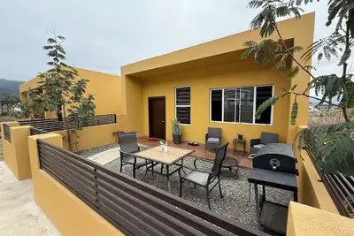 Cozy pet friendly studio in private, 15 mins from downtown and the Valley.
