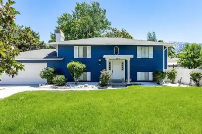 Beautiful Home with Mountain Views