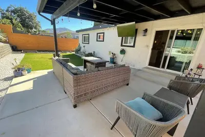 Image de Super cozy & charming home 15 mins from downtown