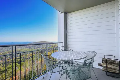 Image de 1 Mi to Wintergreen Resort: Mtn-View Condo!