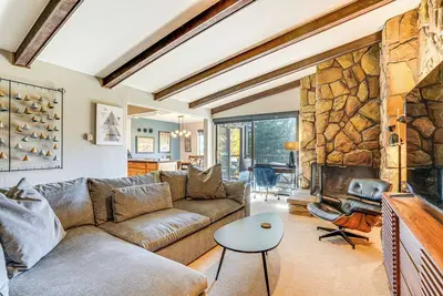 Image de Walk to Lake Dillon: Unit w\/ Balcony & Pool Access