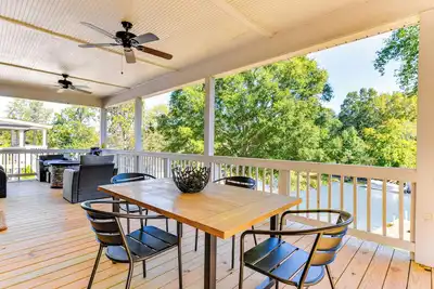 Image de Waterfront Lake Hickory Retreat w\/ Private Dock!