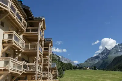 Image de Belle maison de vacances privée pour 10 personnes avec bain à remous, Wifi, Tv, balcon et parking