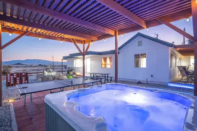 Image de Big Groups, Games, Hot Tub, Main & Guest House with Telescope