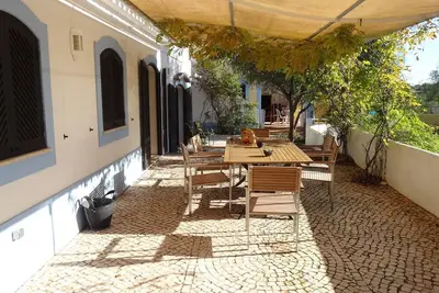 Image de Nouveau! Charmante villa avec piscine d'eau salée et beau jardin + Ac