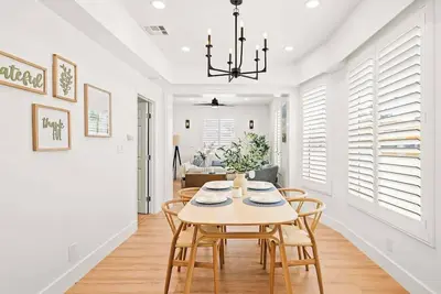 Image de Cozy Retreat Near Downtown – Perfect for Families