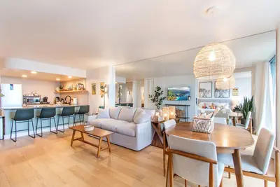 Image de Coastal Chic Condo with Ocean View & Full Kitchen