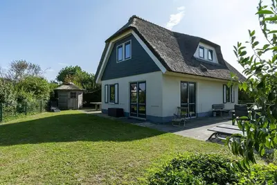Image de Attractive, detached villa in a fantastic location, very close to the beach.