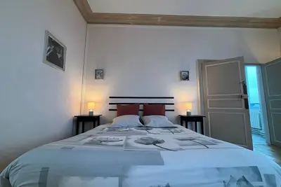 Image de Chambres élégantes avec piscine et parking
