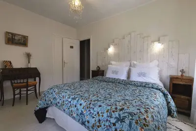 Image de Maison de campagne paisible avec terrasse et animaux admis