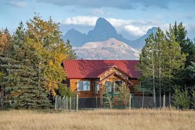 Image de Mountain Camp Retreat: Two Cabins, Teton Views