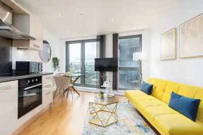Image de Exclusive Apartment - City Centre - Free Parking-Netflix-Juliet Balcony.