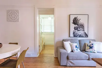 Image de Art Deco 2 Bed Apt close to Beach & Cbd