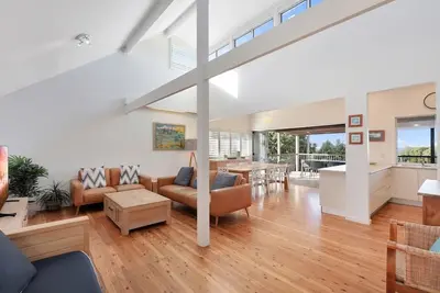 Image de Welcome to Broadleys, a spacious split-level holiday home
