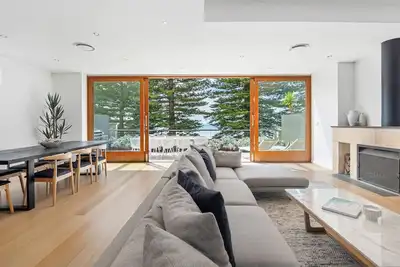 Image de Spectacular Beachfront Entertainer's Apartment