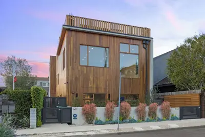 Image de Cedar Loft Villa - 3br with Rooftop Views and Luxe Amenities
