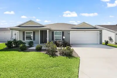 Image de Welcome to Your Tranquil Retreat in the Village of Lake Denham!