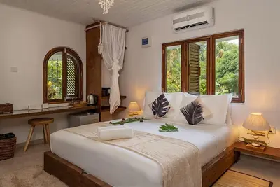 Image de Elegant Suite With Amazing Garden View