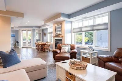 Image de Stunning Downtown Condo w/ Water Views