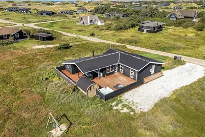 Image de Charming holiday home near the North Sea, with outdoor sauna and outdoor spa.