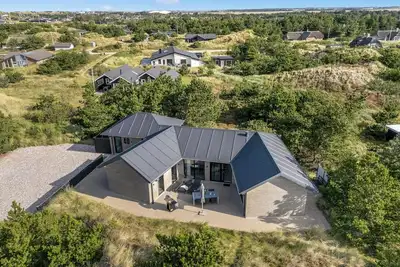 Image de Stylish activity house from 2018, on a large hilly plot in Søndervig.