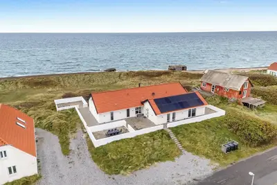 Image de Pool and activity house with a 180-degree view of the North Sea, located at Lild Strand.