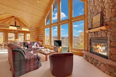 Rustic Mountain Escape with Panoramic Views