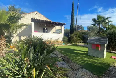 Image de Maison de 100 m2 avec jardin à Carqueiranne (Var) Proche village et plages
