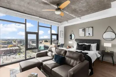 Image de Tranquil Urban Space Studio: City View!