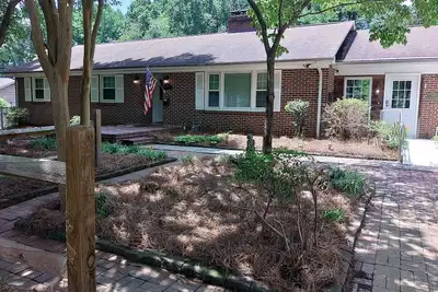 Image de Spacious 4-bedroom house in charming Winston-Salem with WiFi and fenced in yard.