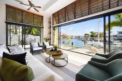 Image de Med Inspired Waterfront Bliss in Sovereign Islands