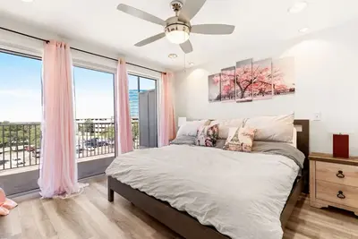 Image de The Rim/Six Flags - King Bed, Skyline View, Family