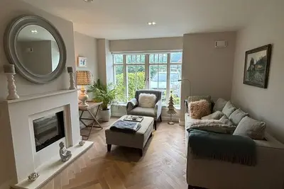 Image de Contemporary home in Ashford, 10 mins walk to shops, pubs and restaurants