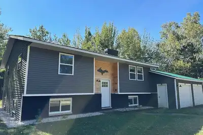 Image de The 8's, farmhouse chic 4-bedroom w/ garage access in Grand Marais, pet friendly