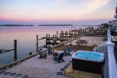 Image de Waterfront Home w/ Views, Hot Tub in Ocean Pines!