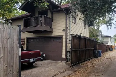 Image de Stylish Craftsman guest house / studio in Vickery Place neighborhood