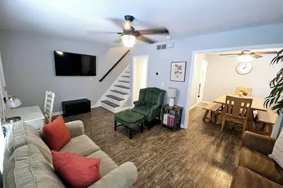 Image de Economic Comfort - Family & Group Stays - Pets Welcome - Close to Venues