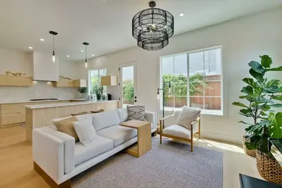 Image de Spacious 4-bedroom house with WiFi and Ac in nice San Jose