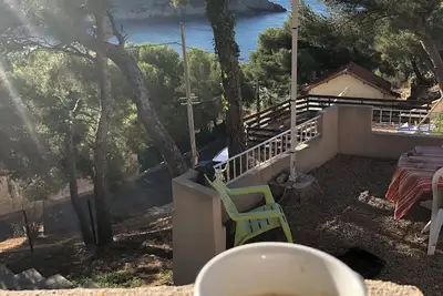 Image de Maison en bord de mer avec plage de galets et petit port à 2min de marche