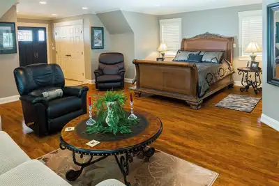 Image de Kootenay Wild Guest Suites - Selkirk Suite
