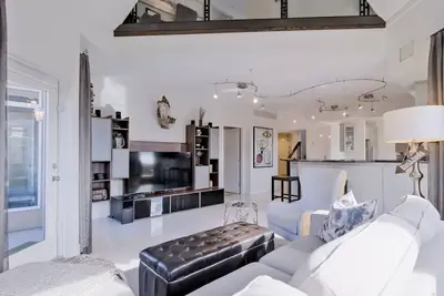 Image de Discovery Bay, Townhouse 2. \nExecutive, Premier, Luxury Lakeside Vacation Rental.