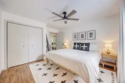 Image de Spacious 3bd Home~10min Iu Baseball~2 K Beds~Huge Kitchen~Fire Pit+Ping Pong