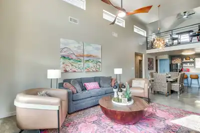 Image de Modern Mtn-View Designer Home in Medicine Park