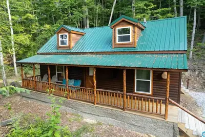 Image de Newly Built, Cozy, Pet Friendly, Hot Tub, Rural Cabin deep in Red River Gorge