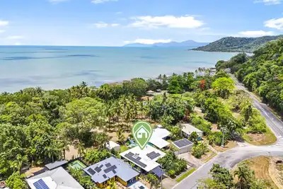 Image de Beachfront Serenity at Wonga Beach- Coastal Luxury Awaits: Stunning Beachfront Retreat with Pool and Spacious Living!